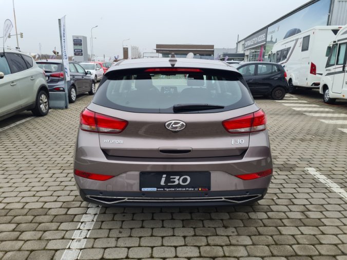 Hyundai i30, 1,0 T-GDI 88 kW MT, barva bronzová