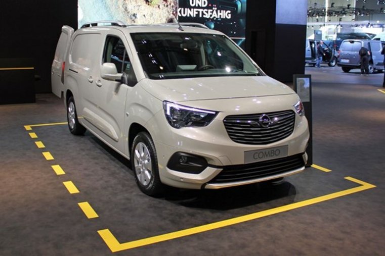 Opel Combo, VAN ENJOY L1 1,2 110k MT6, barva bílá