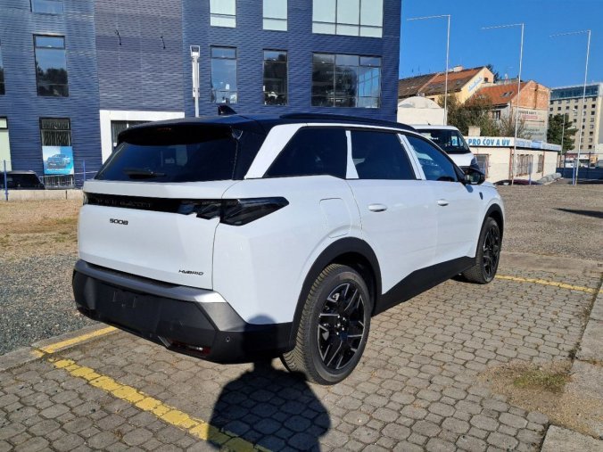Peugeot 5008, Peugeot 5008 5008 GT Hybrid 145 e-DCS6, barva bílá