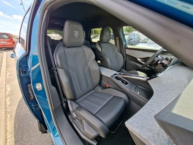 Peugeot 5008, Peugeot 5008 GT - SUMMER BLUE 145 e-DCS6, barva modrá