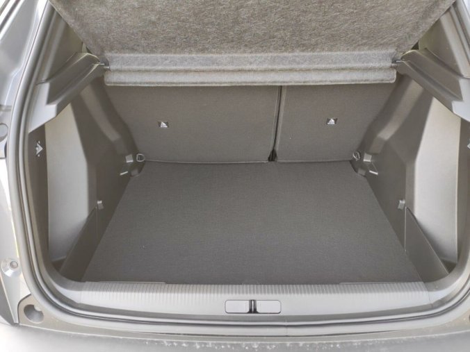 Peugeot 2008, Peugeot 2008 ALLURE 1.2 136k HY AUTOMAT, barva šedá