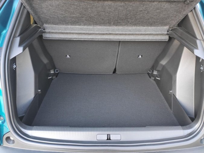 Peugeot 2008, Peugeot 2008 ALLURE 1.2 100k MAN6 2x kamera, barva modrá