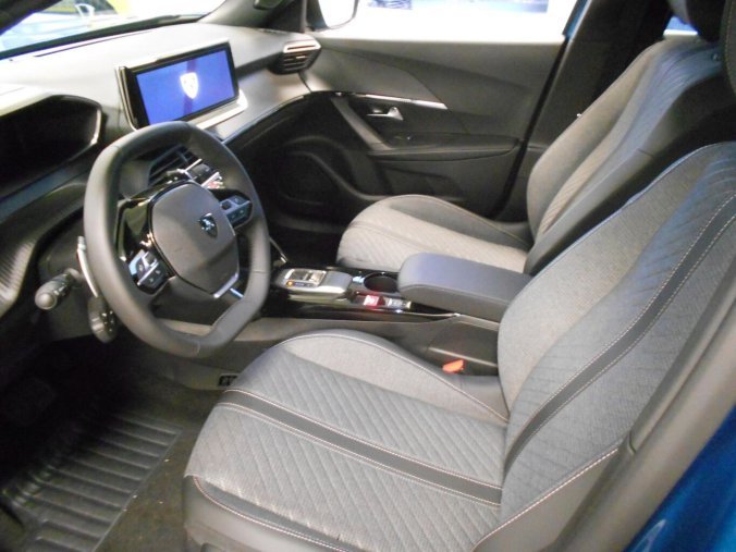 Peugeot 2008, Peugeot 2008 ALLURE Hybrid 136 e-DCS6, barva modrá