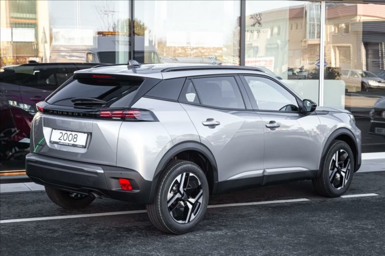 Peugeot 2008, Peugeot 2008 1,2 ALLURE PT 130 S&S EAT8, barva stříbrná