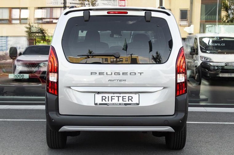 Peugeot Rifter, Peugeot Rifter 1,5 LONG GT 7 míst 130k EAT8, barva šedá