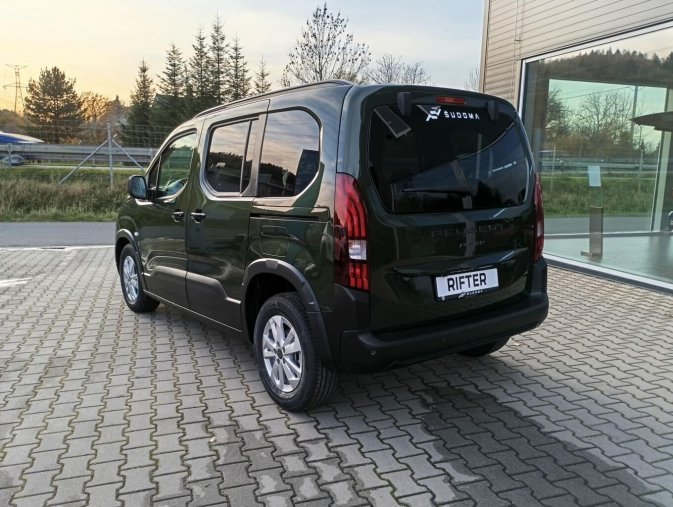 Peugeot Rifter, Peugeot Rifter ALLURE BlueHDi 130 S&S EAT8 N1, barva zelená