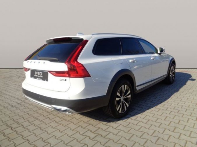 Volvo V90, D5 2.0L 235 HP CROSS COUNTRY A, barva bílá