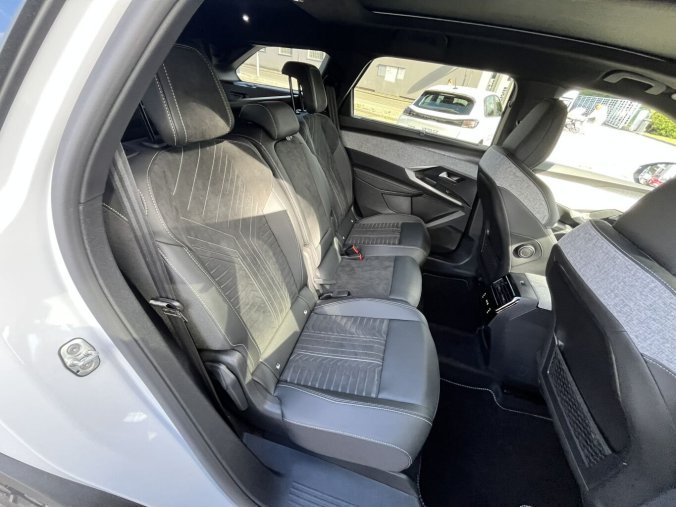 Peugeot 5008, Peugeot 5008 GT Hybrid 145 e-DCS6, barva bílá