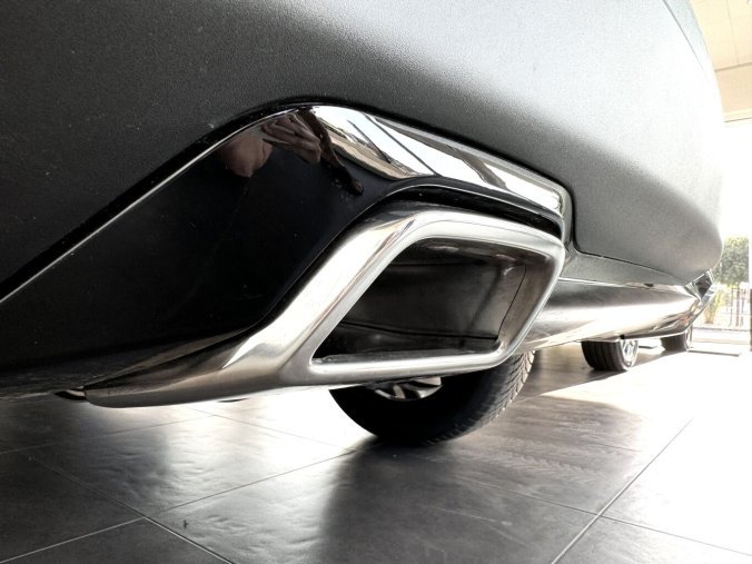 Peugeot 2008, Peugeot 2008 GT HYBRID 136k, Automat, barva černá