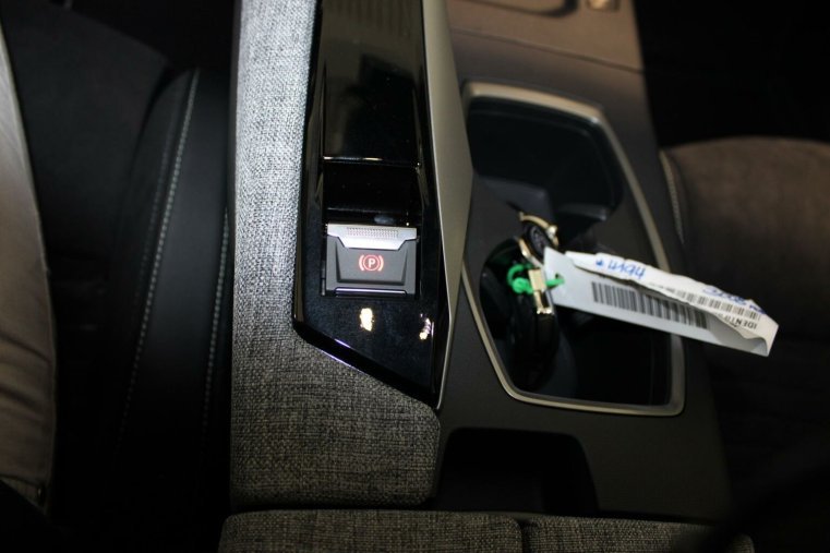 Peugeot 3008, Peugeot 3008 GT Hybrid 136 e-DCS6, barva modrá