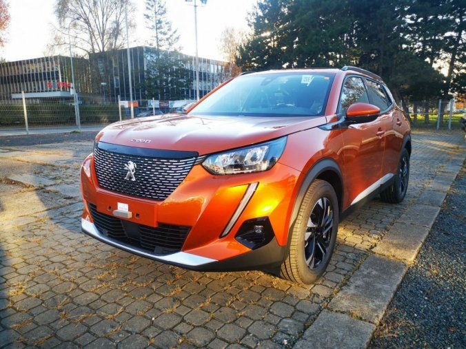 Peugeot 2008, Allure 1.2 PureTech 100 74 kW, barva oranžová