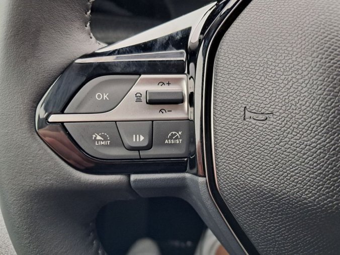 Peugeot 308, Peugeot 308 SW ALLURE Hybrid 145 e-DCS6, barva bílá