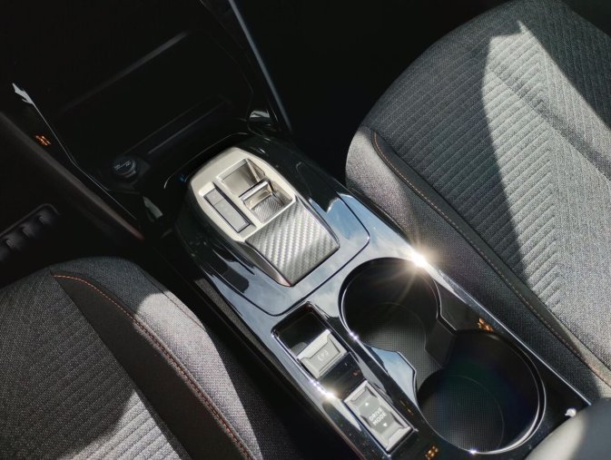 Peugeot 208, Peugeot 208 BUSINESS  Hybrid 110 e-DCS6, barva žlutá
