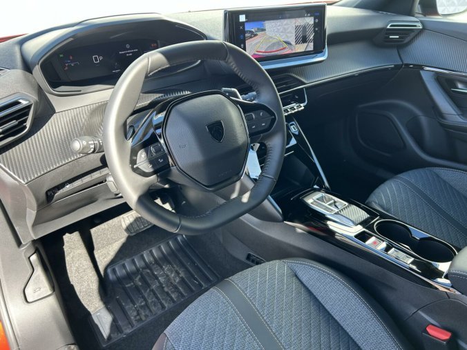 Peugeot 2008, Peugeot 2008 ALLURE Hybrid 136 e-DCS6, barva červená