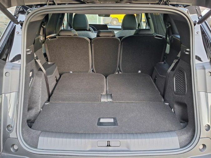 Peugeot 5008, Peugeot 5008 GT Hybrid 136 e-DCS6, barva šedá