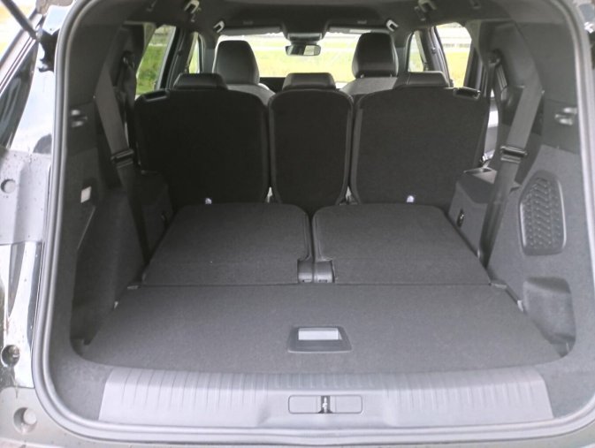 Peugeot 5008, Peugeot 5008 ALLURE Hybrid 145 e-DCS6, barva černá