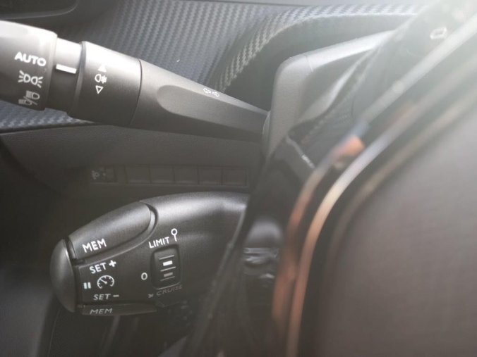Peugeot 2008, Peugeot 2008 ALLURE Turbo 100 MAN6, barva šedá