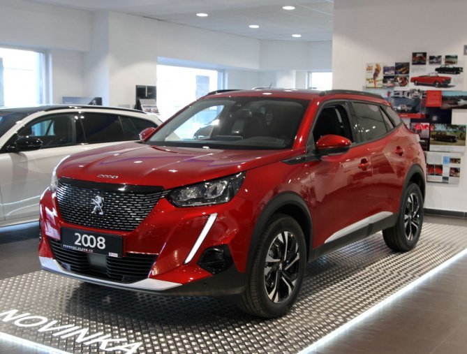 Peugeot 2008, NEW Allure 1.2 PureTech 130, barva červená