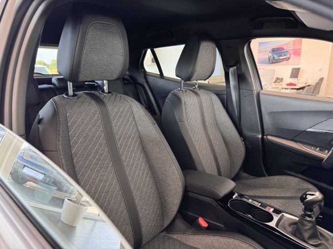 Peugeot 2008, Peugeot 2008 ALLURE Turbo 100 koní, barva šedá