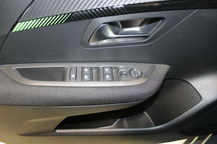 Peugeot 208, Peugeot 208 STYLE PureTech 100 S&S MAN6, barva stříbrná