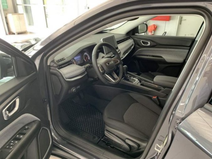 Jeep Compass, LONGITUDE 1.3 Turbo GSE 130k F, barva šedá