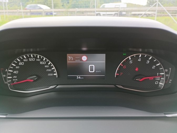 Peugeot 2008, Peugeot 2008 ALLURE PureTech 130k MAN6, barva oranžová