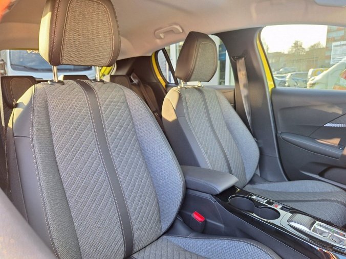 Peugeot 208, Peugeot 208 ALLURE Hybrid 110 e-DCS6, barva žlutá