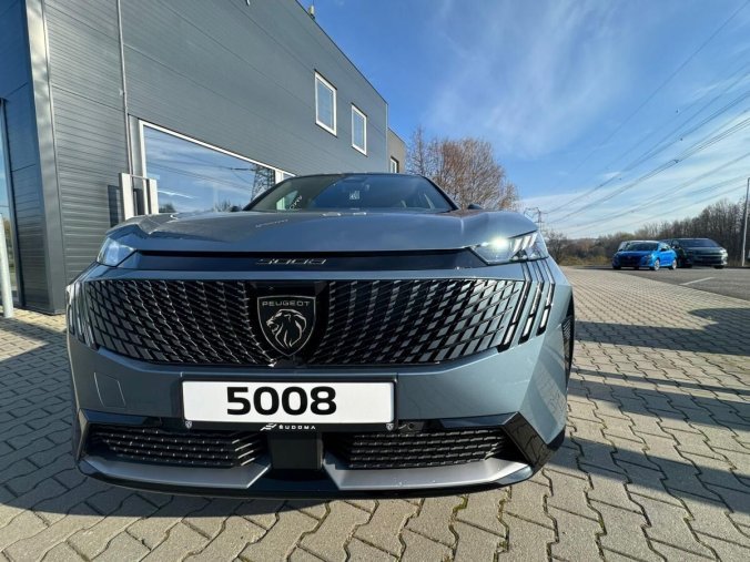 Peugeot 5008, Peugeot 5008 GT Elektromotor 157 kW / 210 k, barva modrá