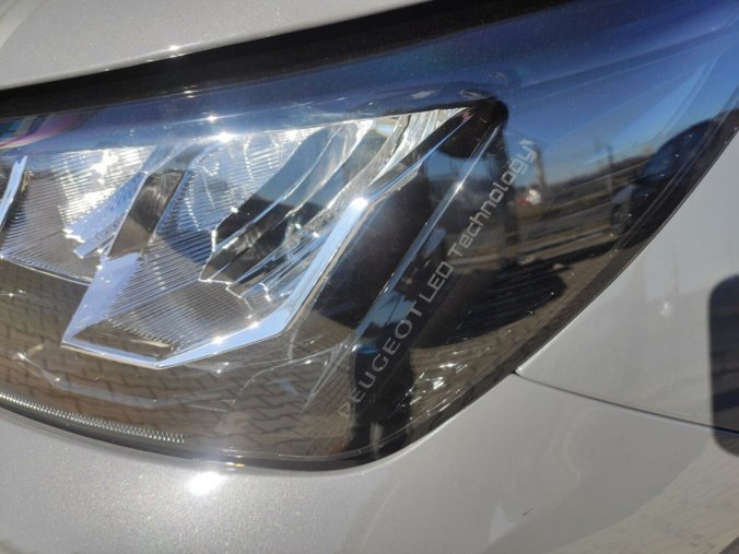 Peugeot 2008, Peugeot 2008 ALLURE 1.2 100k MAN6, barva šedá