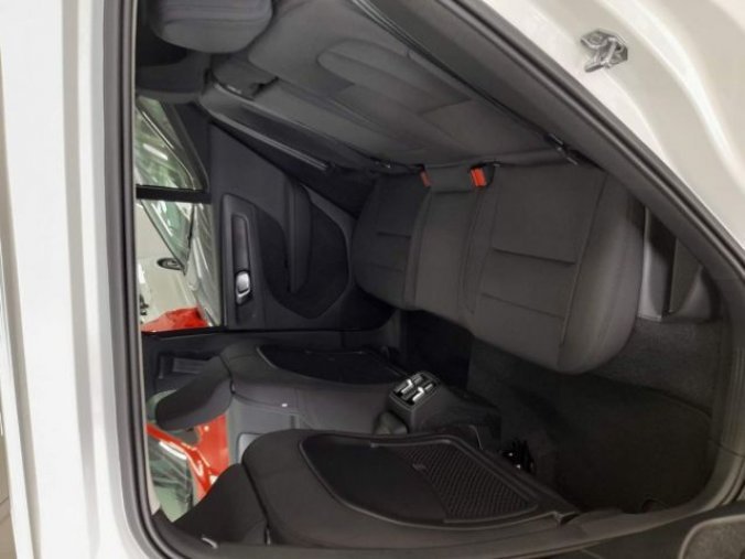 Volvo XC40, T3 1.5L 163 HP MOMENTUM PRO AT, barva bílá