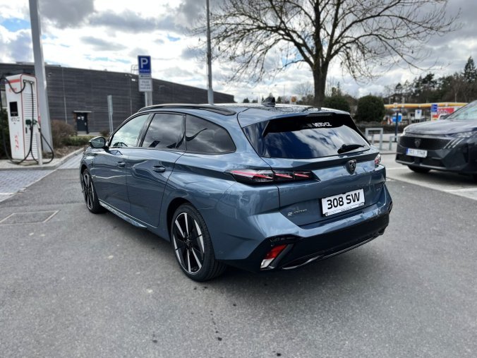 Peugeot 308, Peugeot 308 SW GT Elektromotor 115 kW / 156 k (Baterie 58 kWh), barva šedá