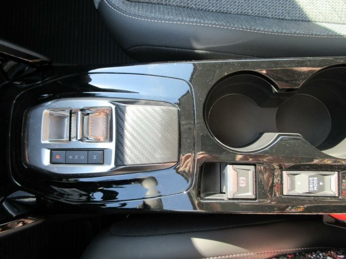 Peugeot 208, Peugeot 208 ALLURE Hybrid 100 e-DCS6, barva žlutá
