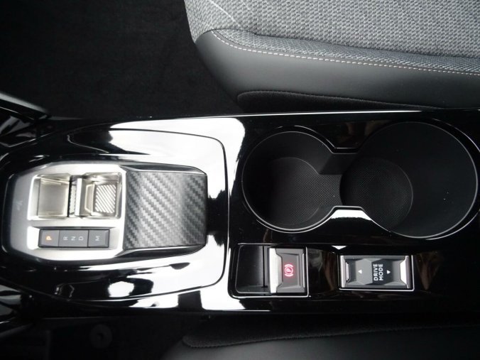 Peugeot 2008, Peugeot 2008 ALLURE Hybrid 145k e-DCS6, barva šedá