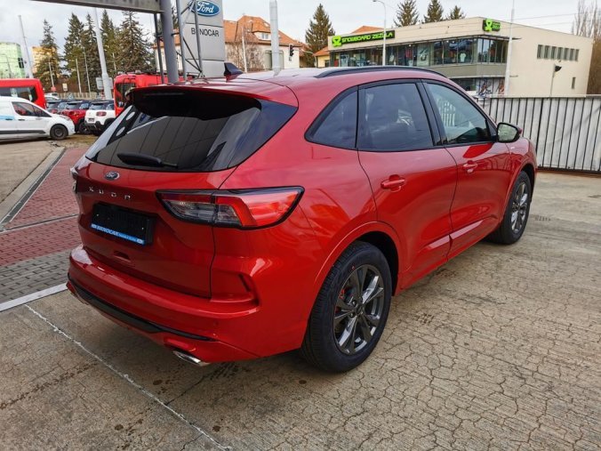 Ford Kuga, ST-Line X, 5dveřová, 1.5 EcoBoost 110 kW/150 k, 6st. manuální, barva červená