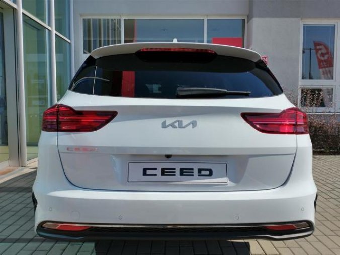 Kia Ceed, SW 1.5 T-GDi 7DCT TOP MY22, barva bílá