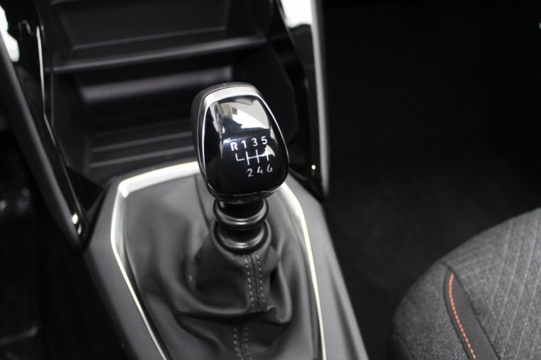 Peugeot 208, Peugeot 208 STYLE Turbo 100 MAN6, barva žlutá