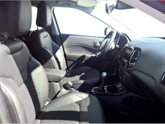 Jeep Compass, 1.3 130 PS BLACK nový model !, barva červená