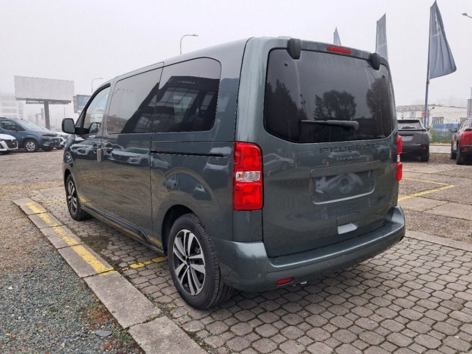 Peugeot Traveller, Peugeot Traveller Active L2 2.2 BlueHDi 180 S&am, barva zelená
