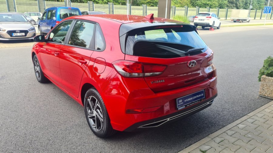 Hyundai i30, 1,5i 81 kW MT, barva červená