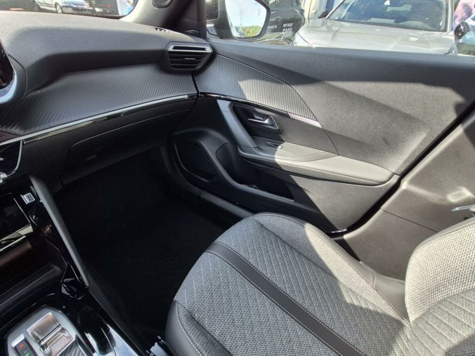 Peugeot 2008, Peugeot 2008 ALLURE Hybrid 145 e-DCS6, barva šedá