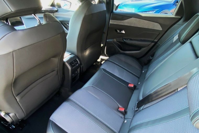 Peugeot 308, Peugeot 308 SW ALLURE 1.5 HDi 130 S&S EAT8, barva modrá
