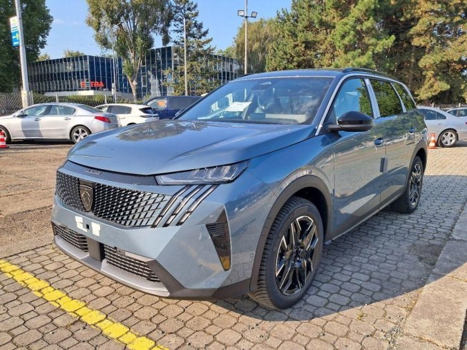 Peugeot 5008, Peugeot 5008 5008 GT Hybrid 145 e-DCS6, barva modrá