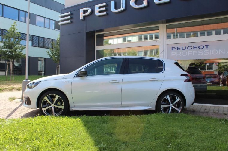 Peugeot 308, 5dv. GT LINE 1.2 PT 130 EAT8, barva bílá
