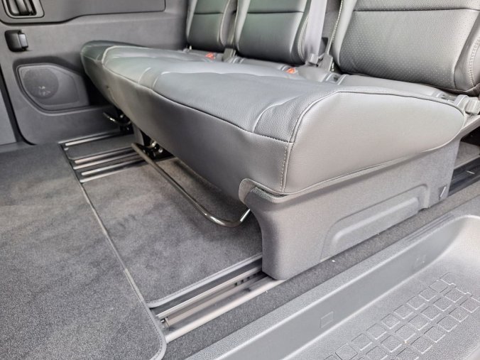 Peugeot Traveller, Peugeot Traveller ALLURE Long 2.2 BHDi 180k EAT8, barva šedá