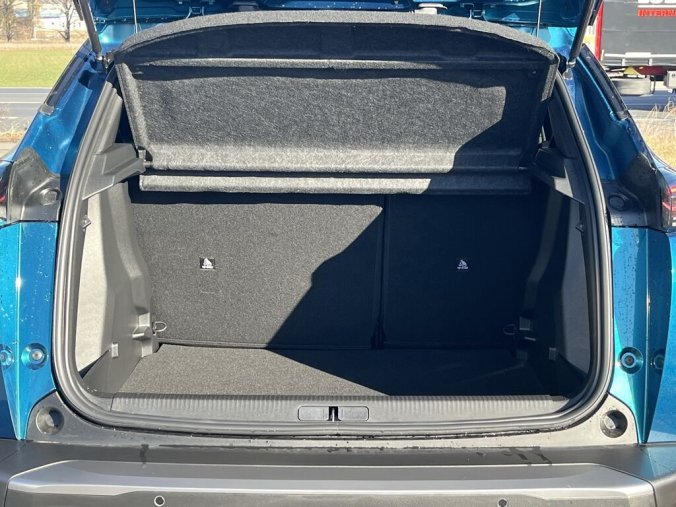 Peugeot 2008, Peugeot 2008 ALLURE PureTech 100 S&S MAN6, barva modrá