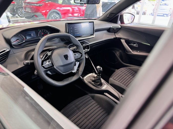 Peugeot 2008, Peugeot 2008 STYLE, výhřev sedadel, Manuál, barva červená