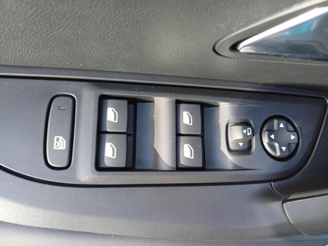 Peugeot 2008, Peugeot 2008 ALLURE 1.2 PureTech 100k Grip, barva modrá