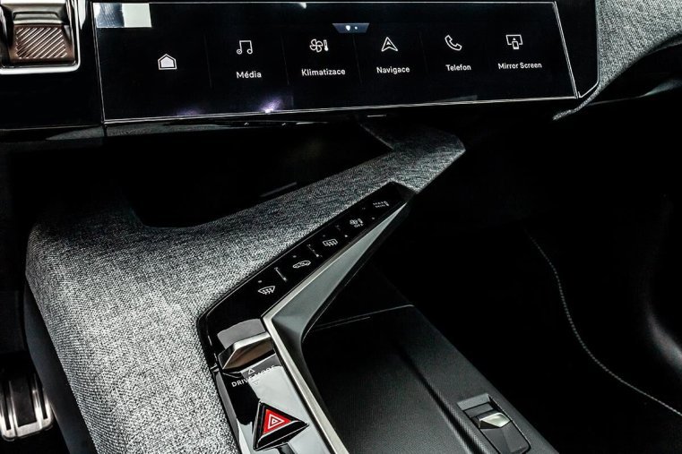 Peugeot 5008, Peugeot 5008 1,2 GT Hybrid 145 e-DCS6, barva modrá