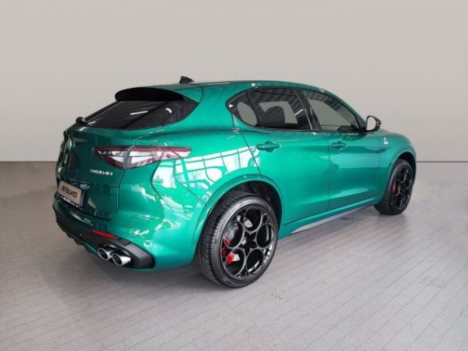 Alfa Romeo Stelvio, 2.9T V6 8AT 510k Q4 QUADRIFOGL, barva zelená