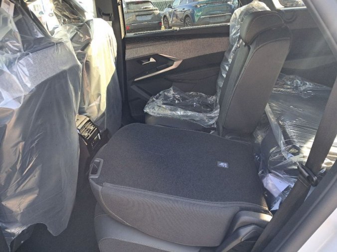 Peugeot 5008, Peugeot 5008 5008 GT Hybrid 145 e-DCS6, barva bílá